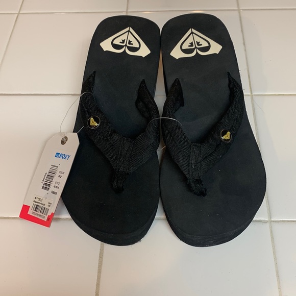 Roxy Shoes - 6 NWT black Roxy platform flip flops.